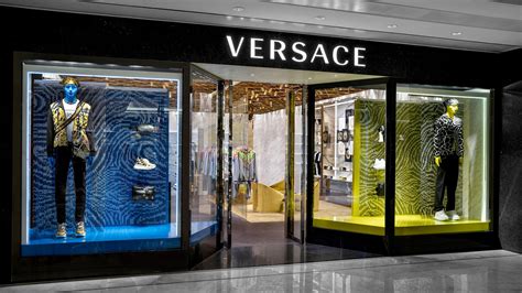 versace abbigliamento bagnara calabra|VERSACE ABBIGLIAMENTO SRL Company Profile .